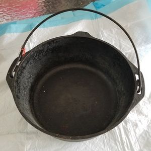 Lodge, Cast Iron Pot